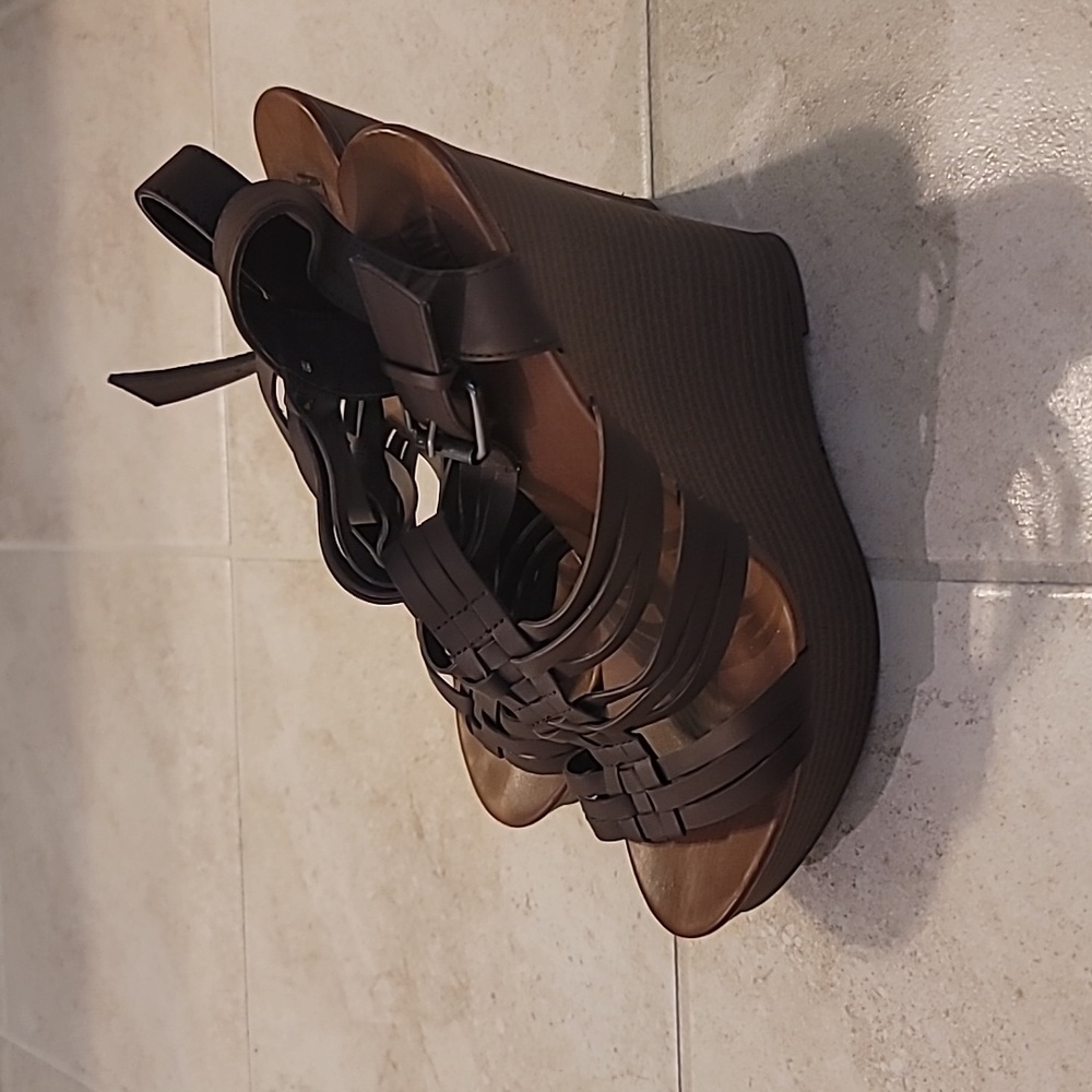 Sandals - Picture 2 of 3
